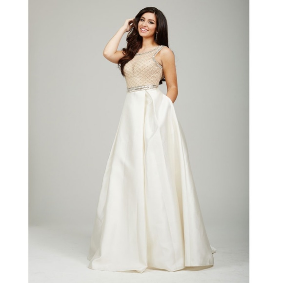 Jovani 31015 Evening Prom Dress - Picture 2 of 4